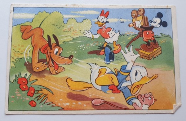 Anders bliver jagtet af Pluto ved filmoptagelse, brugt, sendt i 1960, Serie 159, Med eneret for Danmark af Mickey Mouse corp, København.jpg